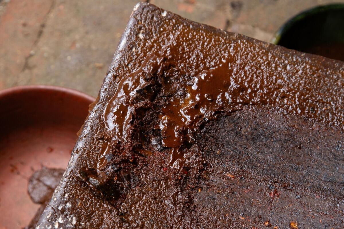 metate lleno de mole 