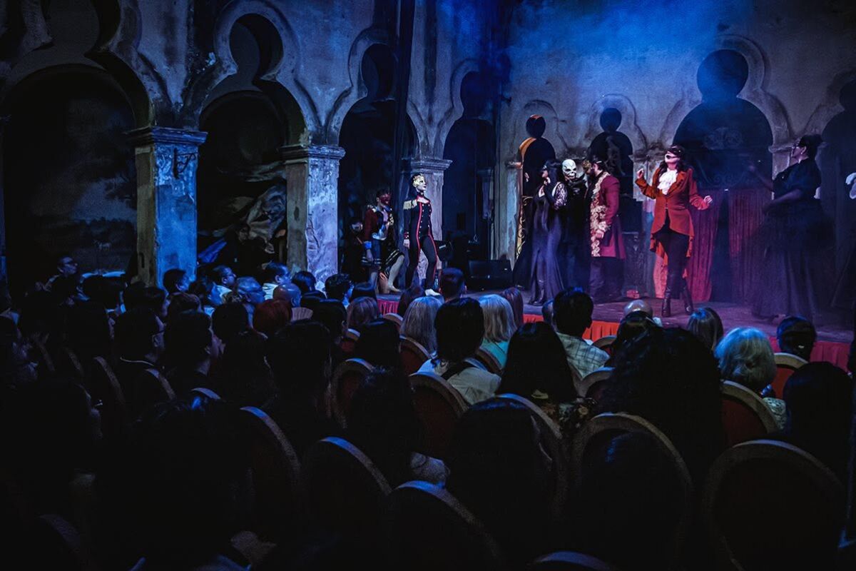 Función de teatro en el Palacio de las Vacas 