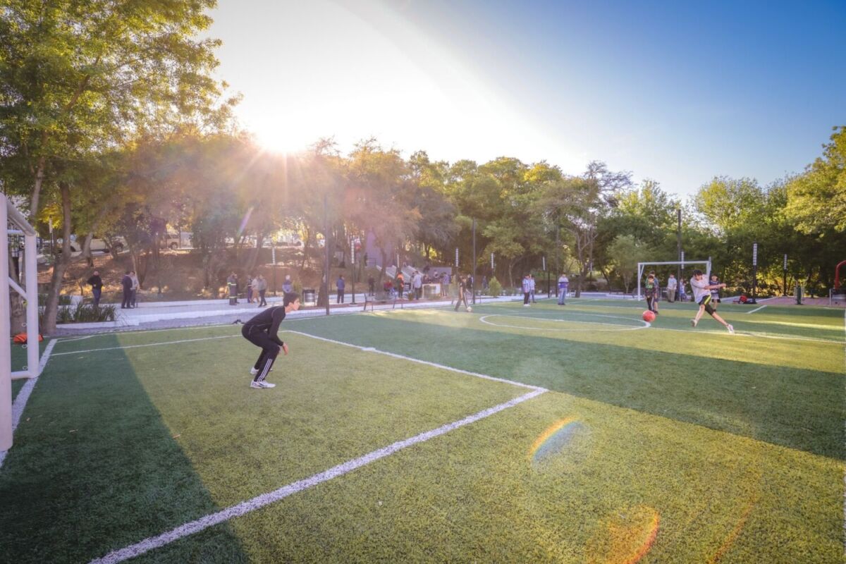 Cancha de fútbol en el Parque Álamos