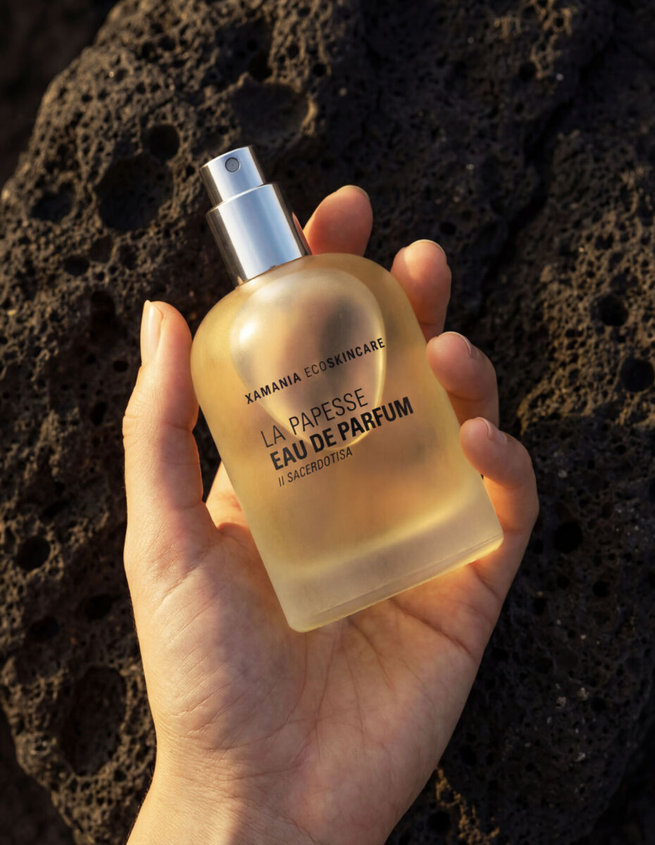El perfume de flores y vainilla que se funde con la piel