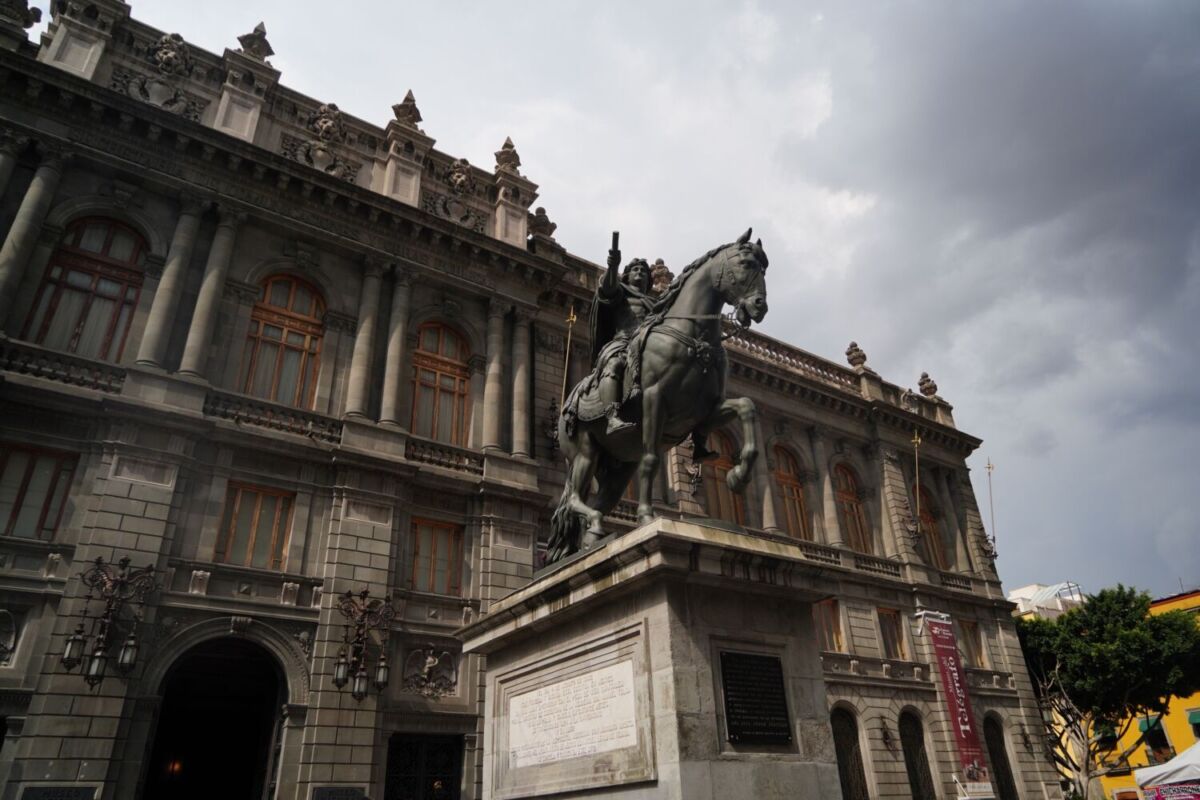 Estatua del caballito en la plaza Manuel Tolsa