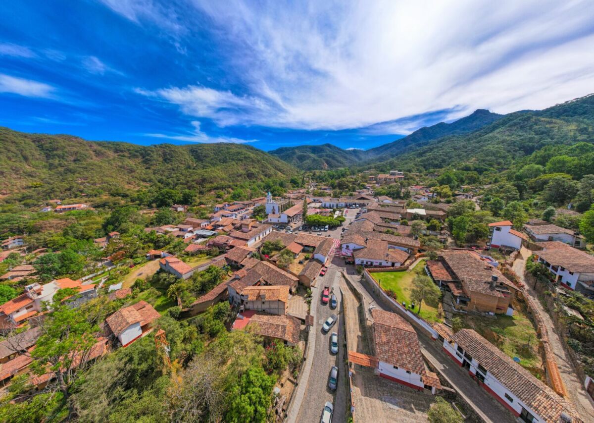 Vista aérea del pueblo de San Sebastián del Oeste
