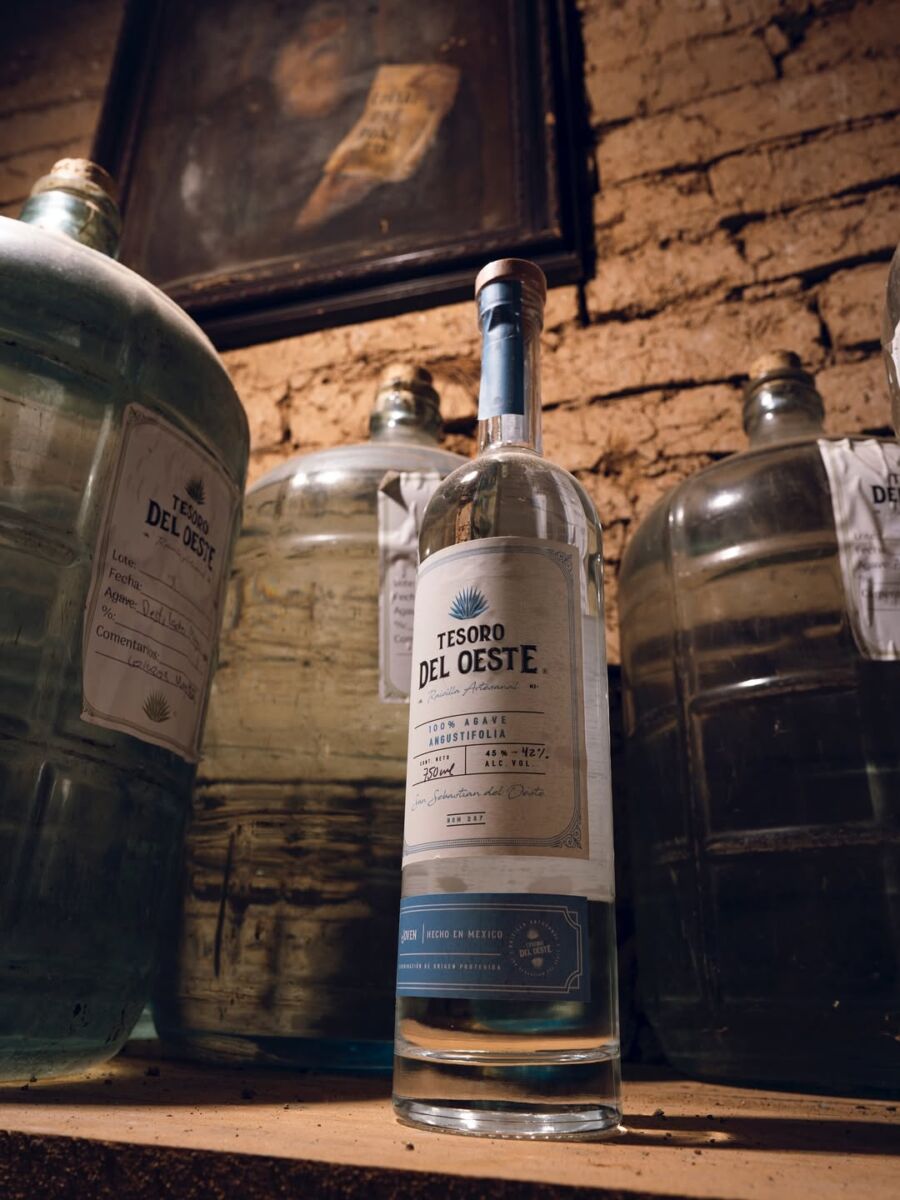 Botellas del tequila Tesoro del Oeste
