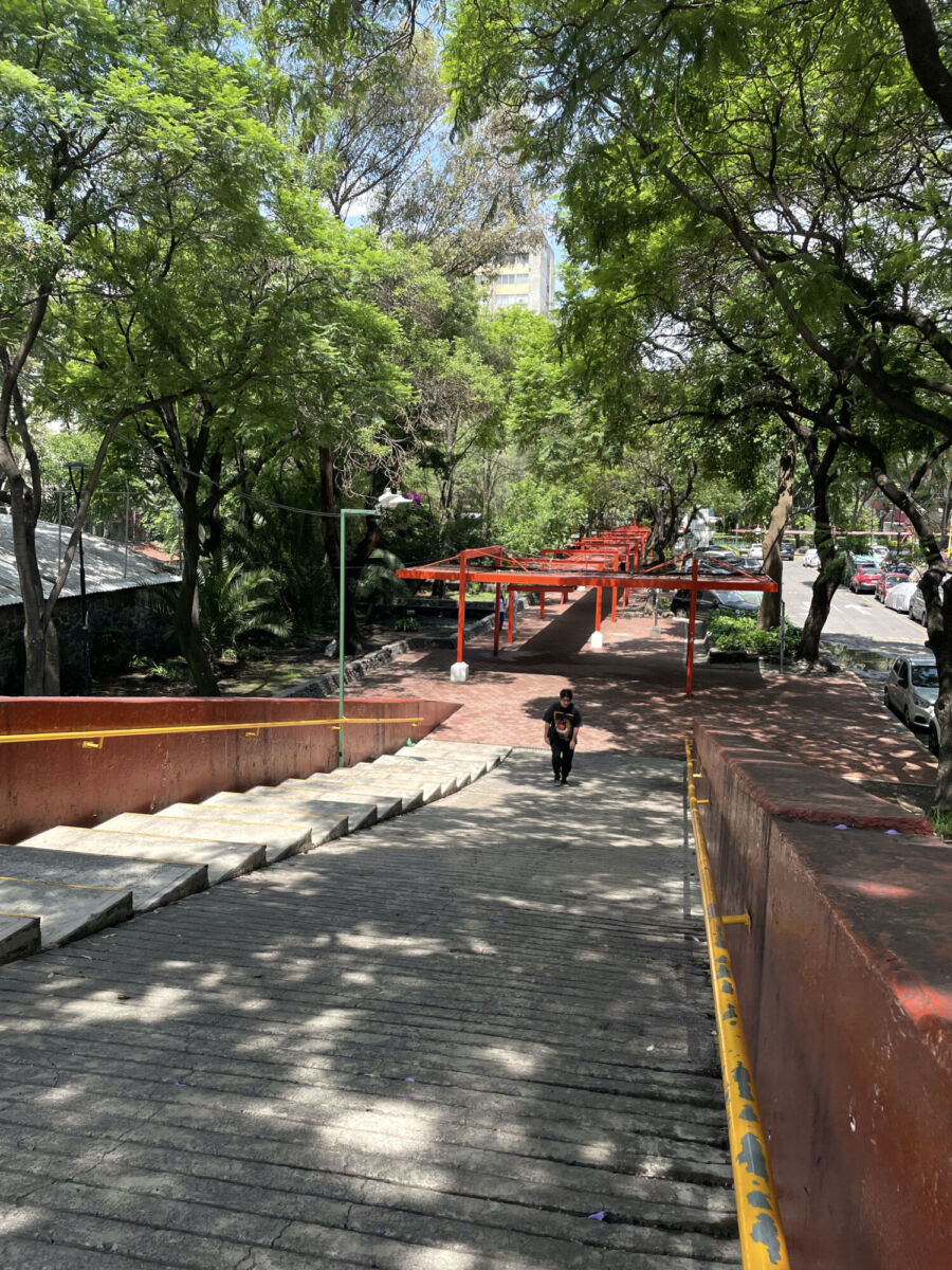 Vista hacia abajo desde el Puente de Piedra en Tlatelolco