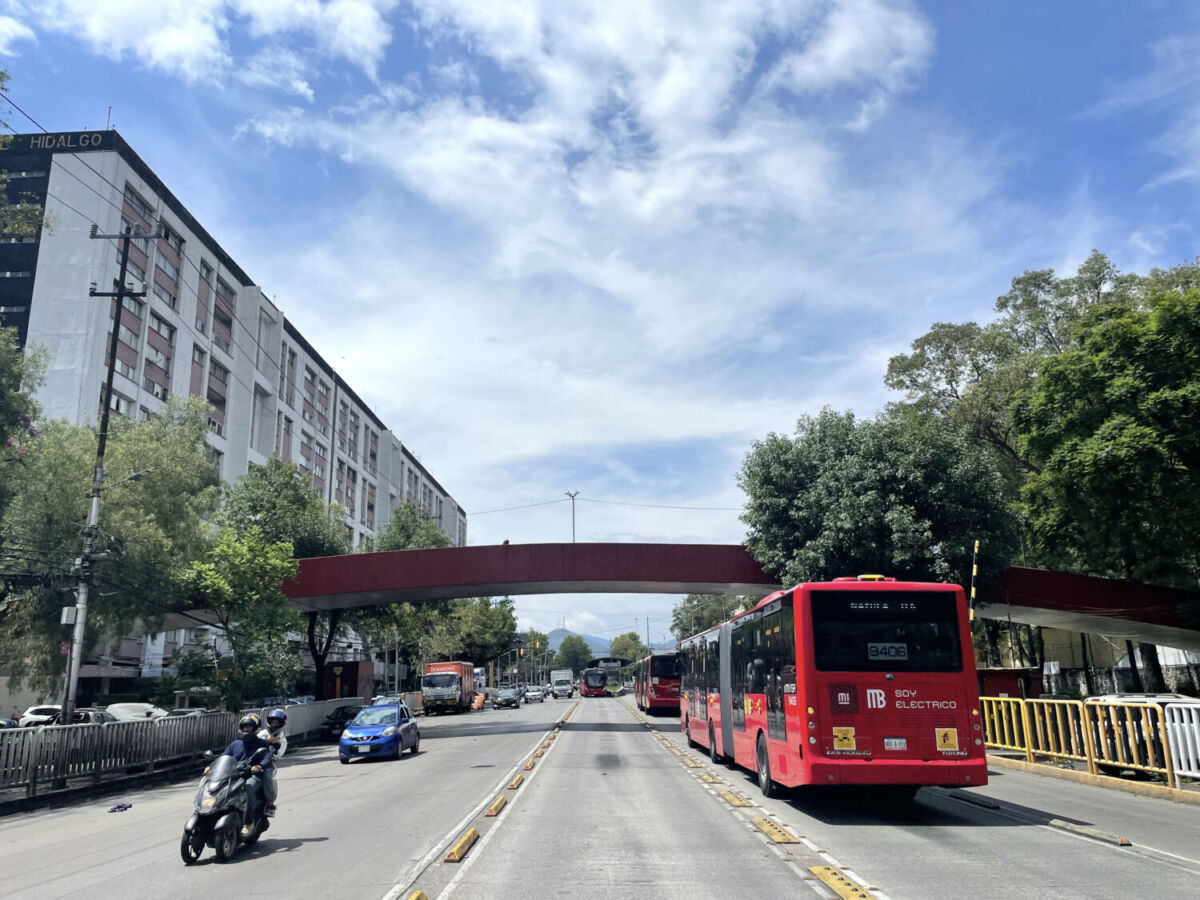 Vista lateral del Puente de Piedra en Tlatelolco