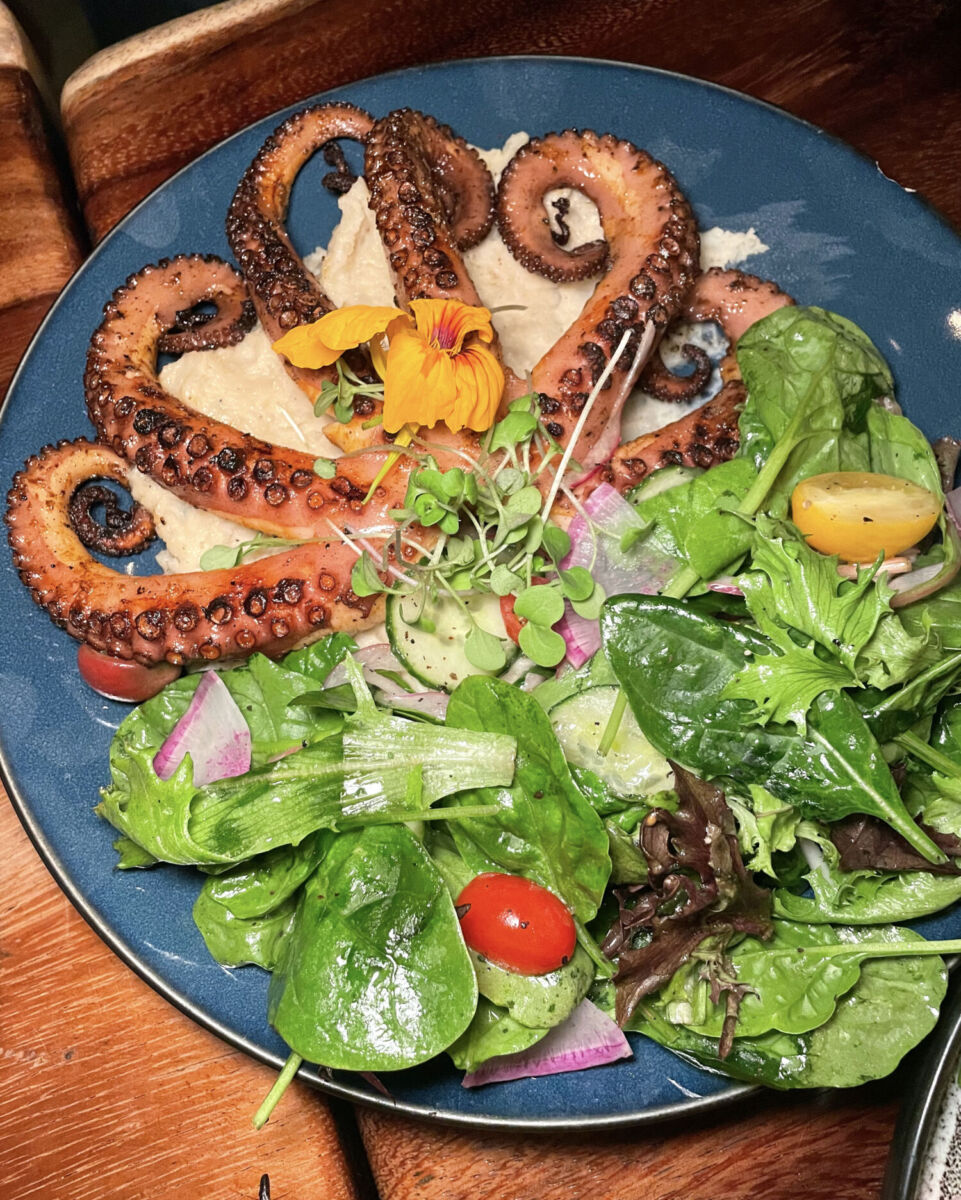 Plato de mariscos en Los Portales de García