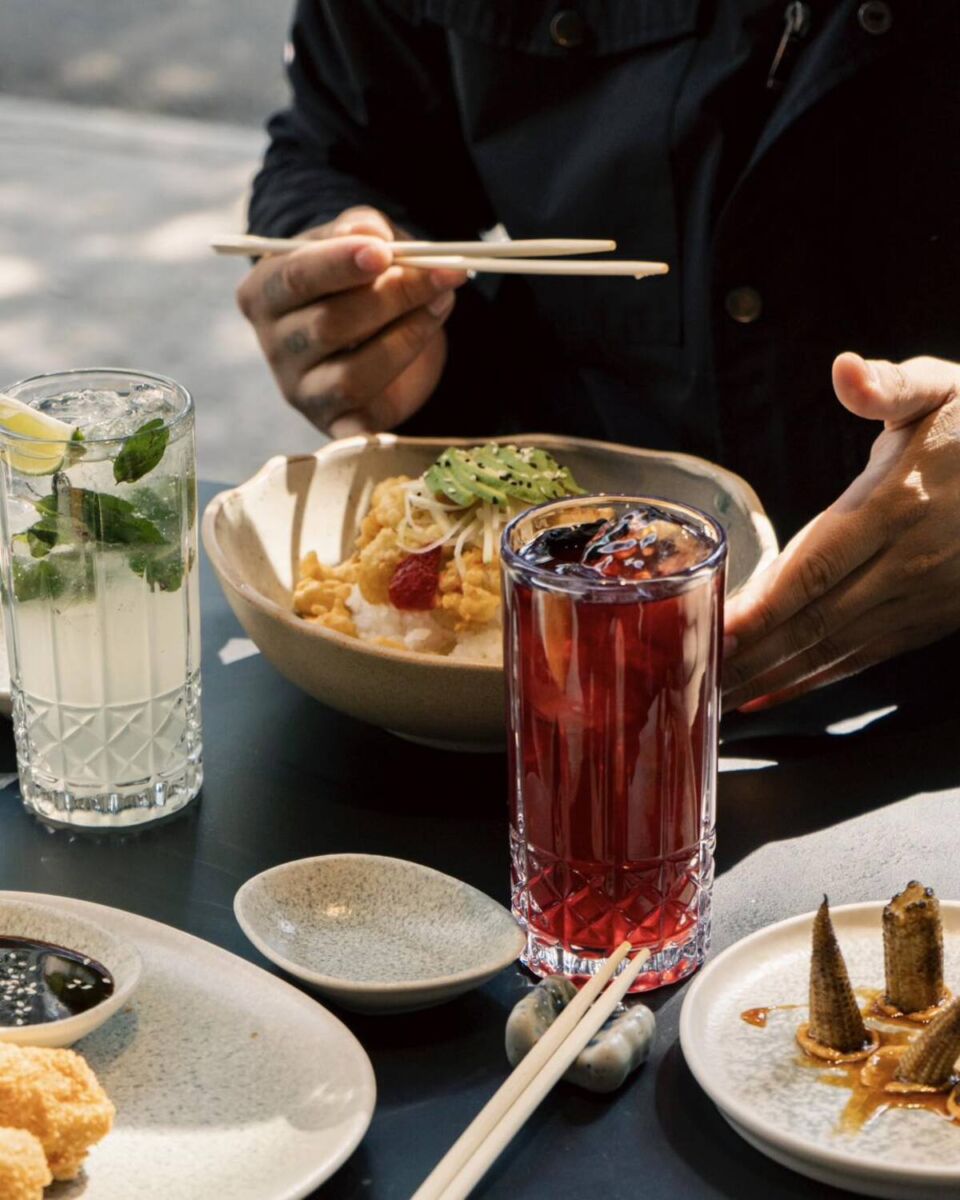 El restaurante japonés de la Roma ideal para una primera cita: sushi, cerveza artesanal y un ambiente acogedor