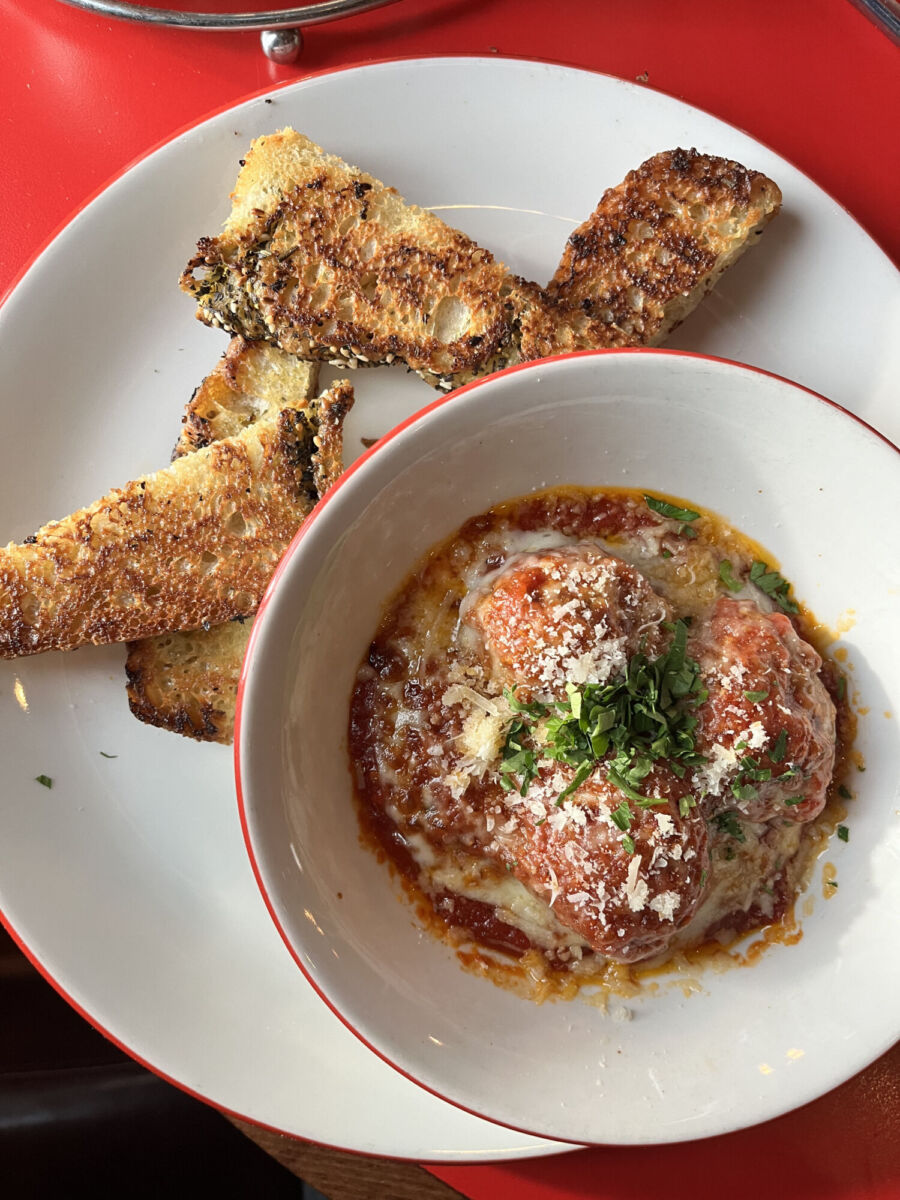 albóndigas gratinadas con focaccia