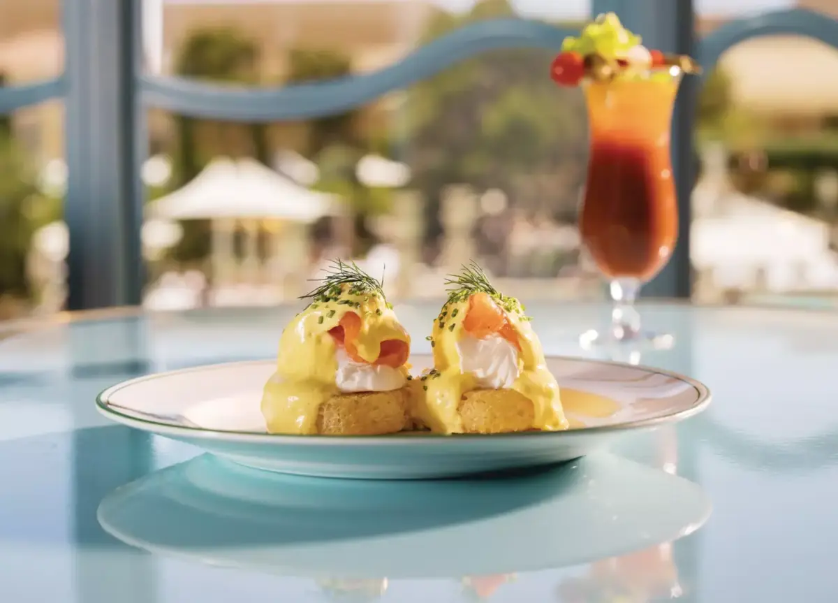 huevos benedictinos y bloody Mary