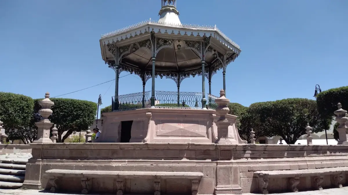Kiosco porfiriano en la plaza principal de San Miguel el Alto, Jalisco