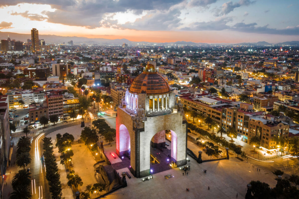 vista nocturna de la colonia tabacalera