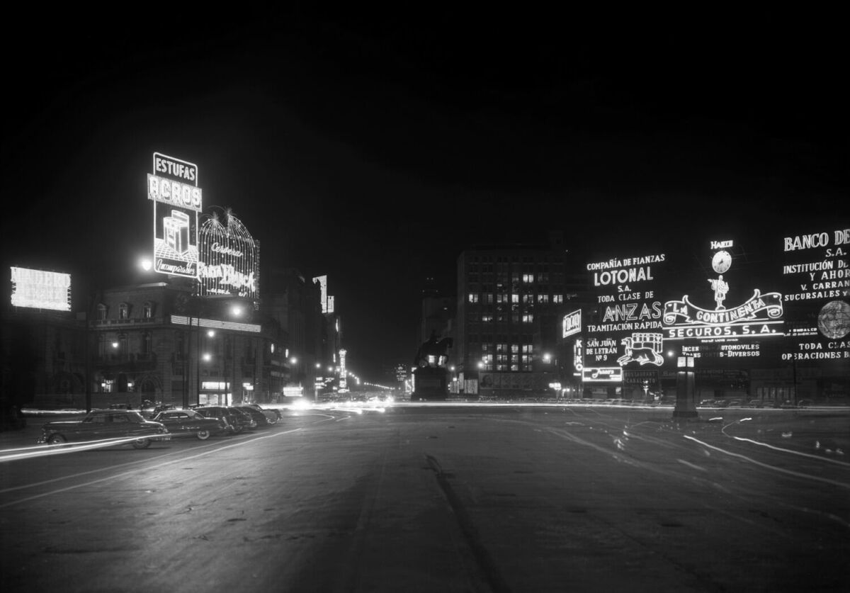 colonia Tabacalera de noche en los años 50