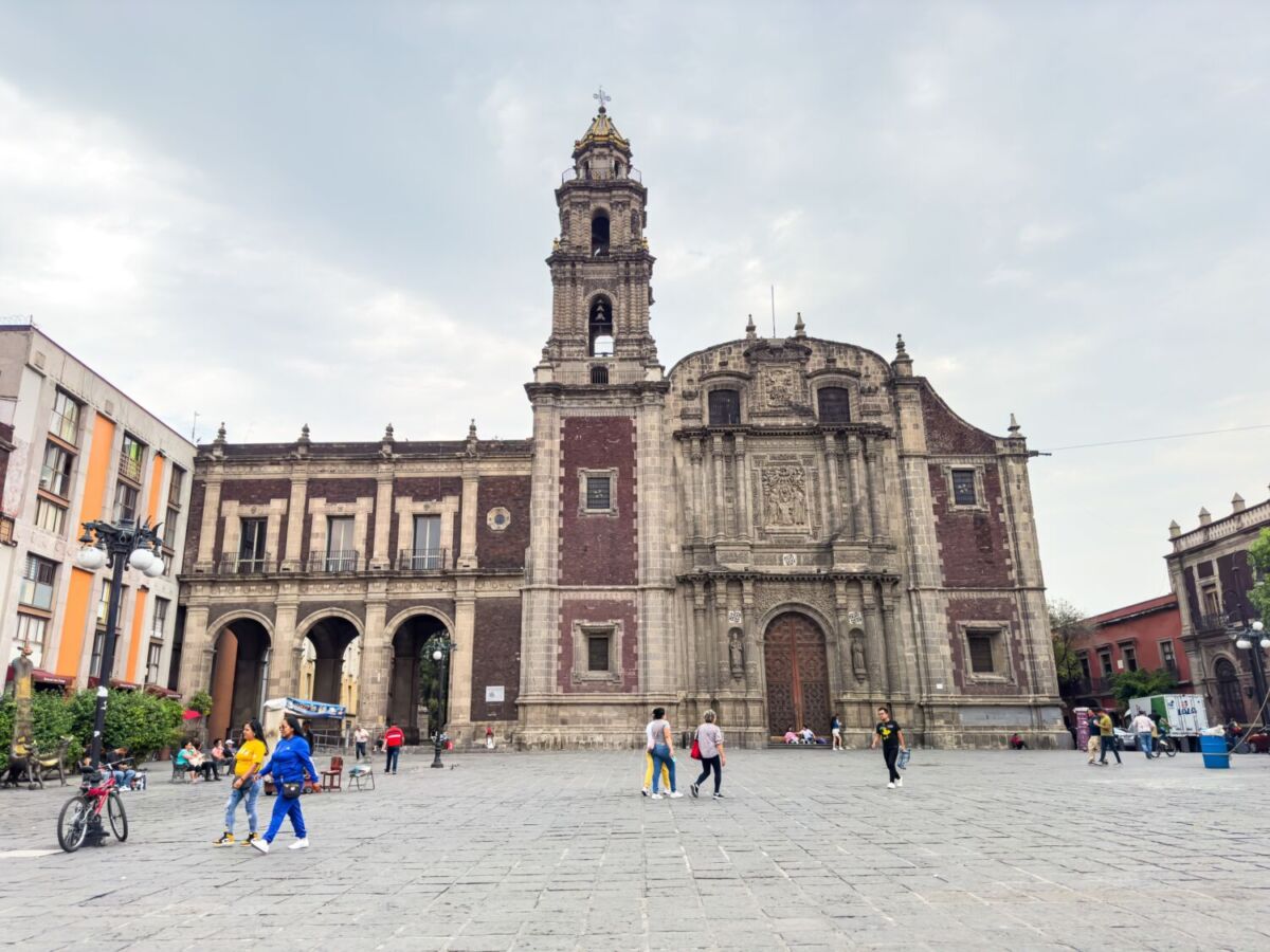 plaza principal del Templo de Santo Domingo, CDMX