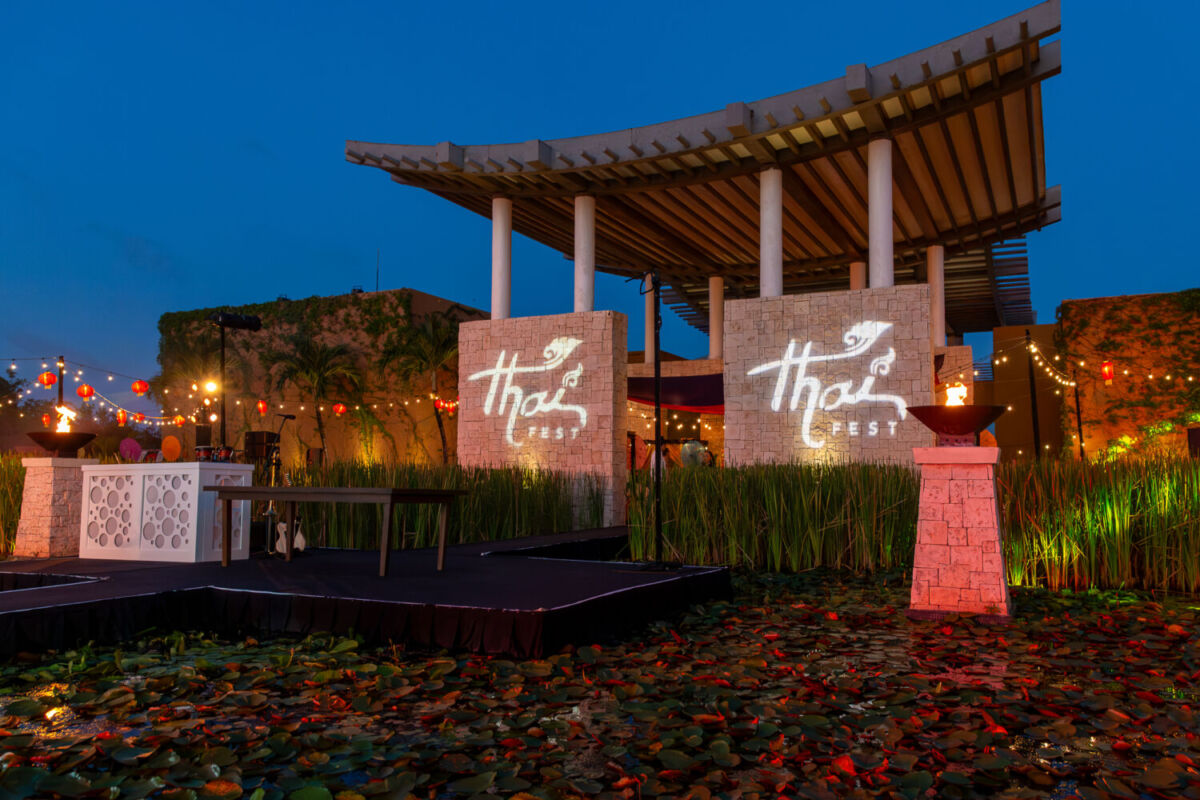 Escenario principal del Thai Fest en el Hotel Banyan Tree Mayakoba 