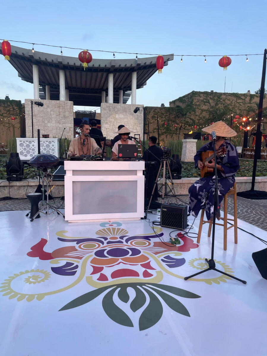 Grupo de músicos ambientando el Thai Fest en Banyan Tree Mayakoba 