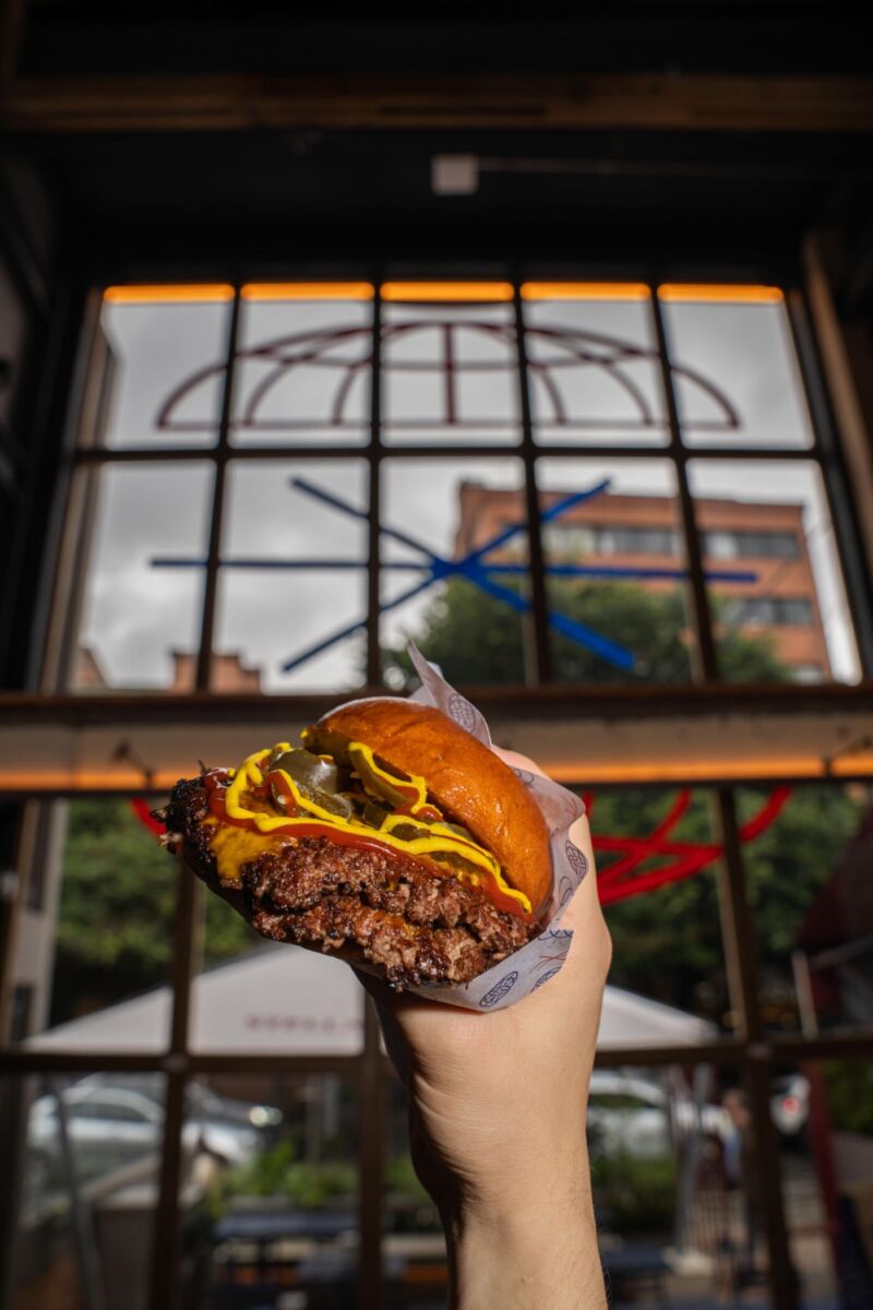 Universal de Hamburguesas: el nuevo local en Lomas de Chapultepec con hamburguesas clásicas sin complicaciones