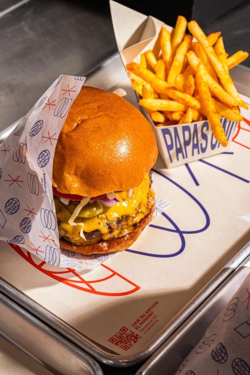 Hamburguesa con papas de Universal de Hamburguesas