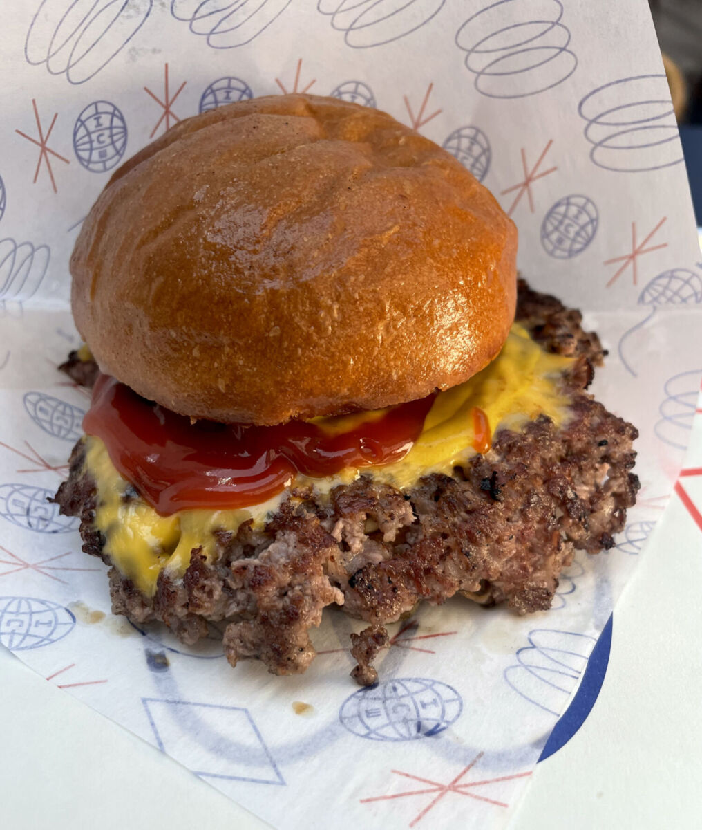 Hamburguesa a la parrilla de BBQ
