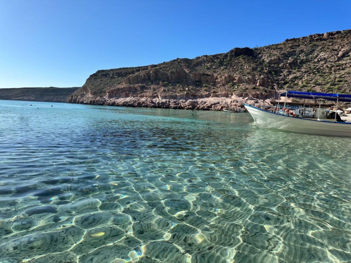 Esta ciudad junto al mar es chiquita, pero puedes nadar en agua transparente y comer mariscos todo el día