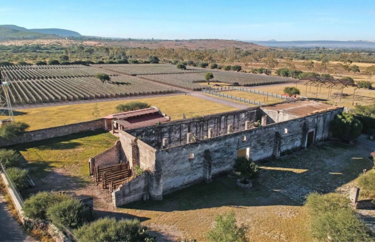 vista aérea de la hacienda atongo con la hacienda original 