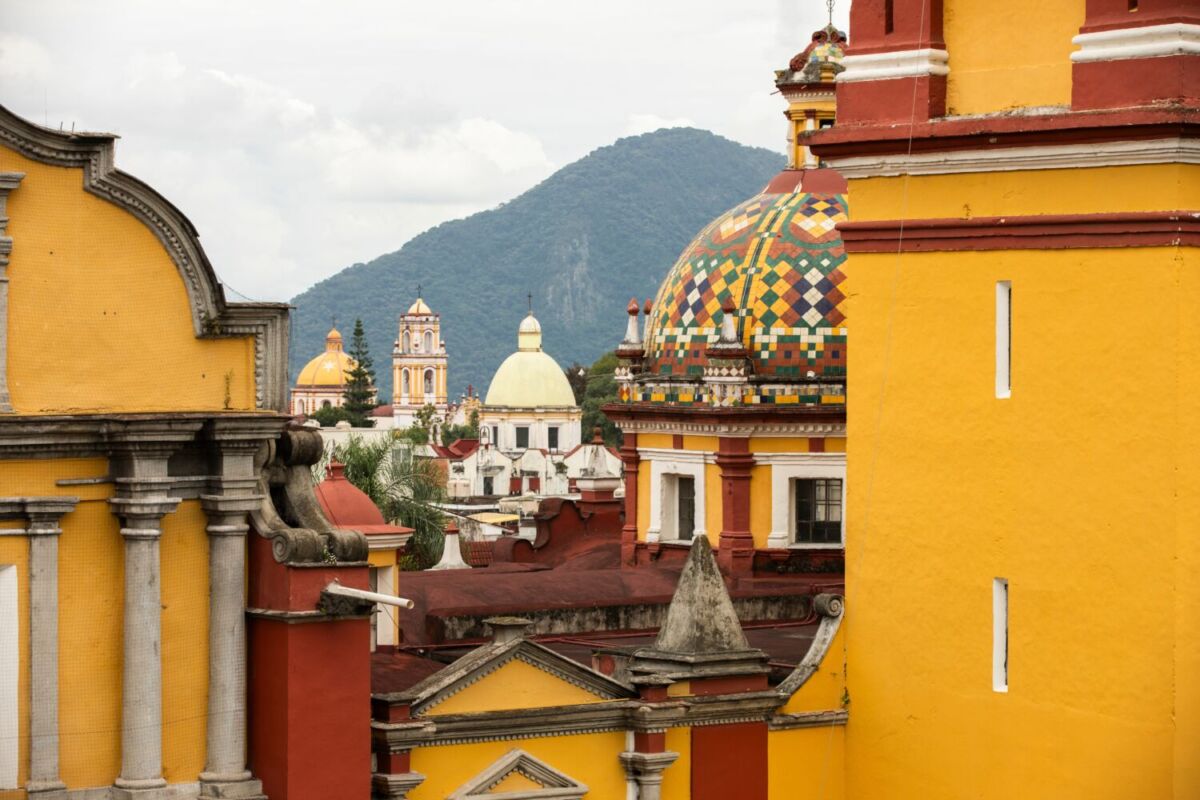 techos y cúpulas amarillas de orizaba, veracruz