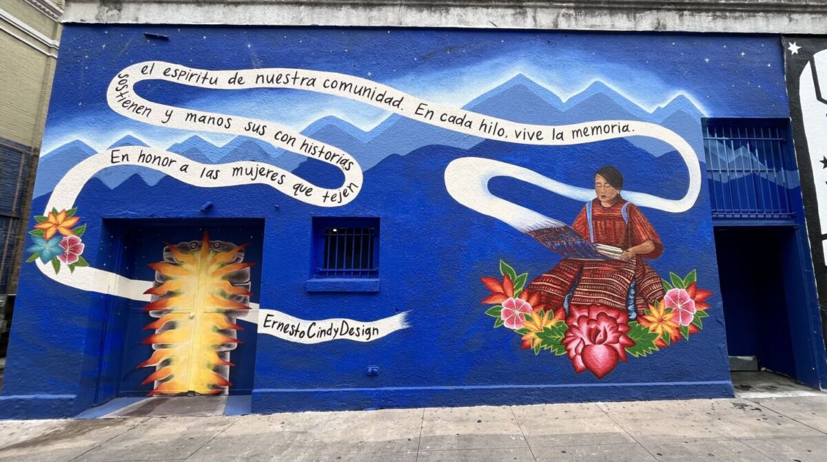 mural en honor a las artesanas en austin