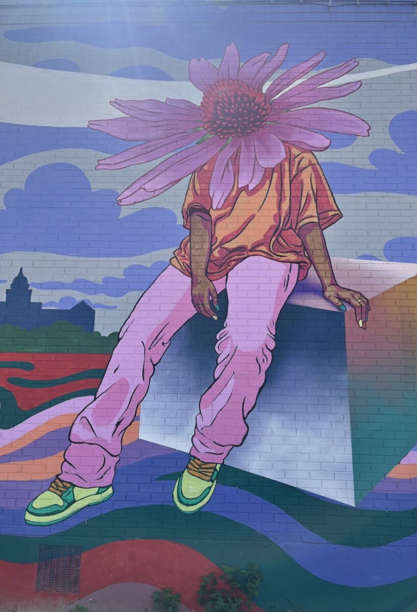mural hombre con cabeza de flor del artista Rex Sterling Hamilton en austin