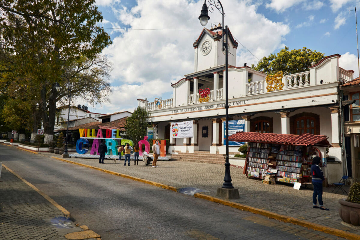 El otro destino cerca de la CDMX donde encontrarás casitas blancas, chamarras y botas de piel