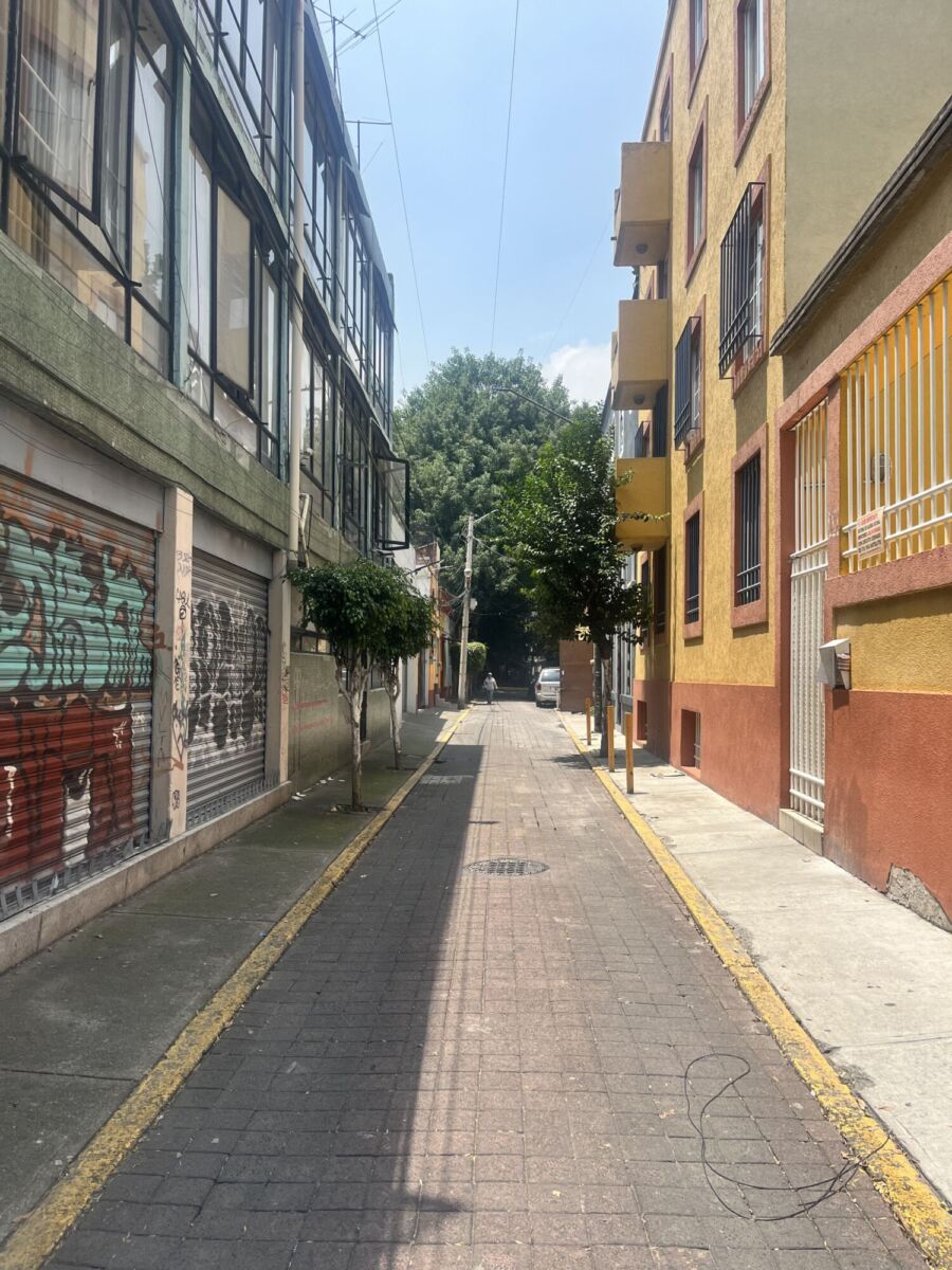 callejón para llegar al barrio de la Romita