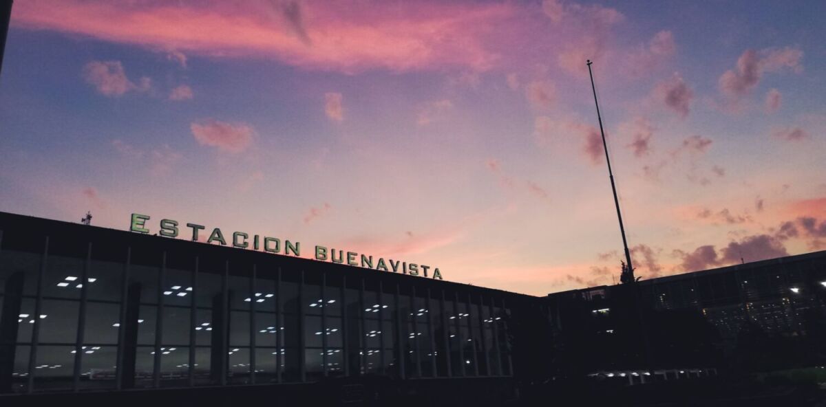atardecer sobre la estación buenavista en cdmx