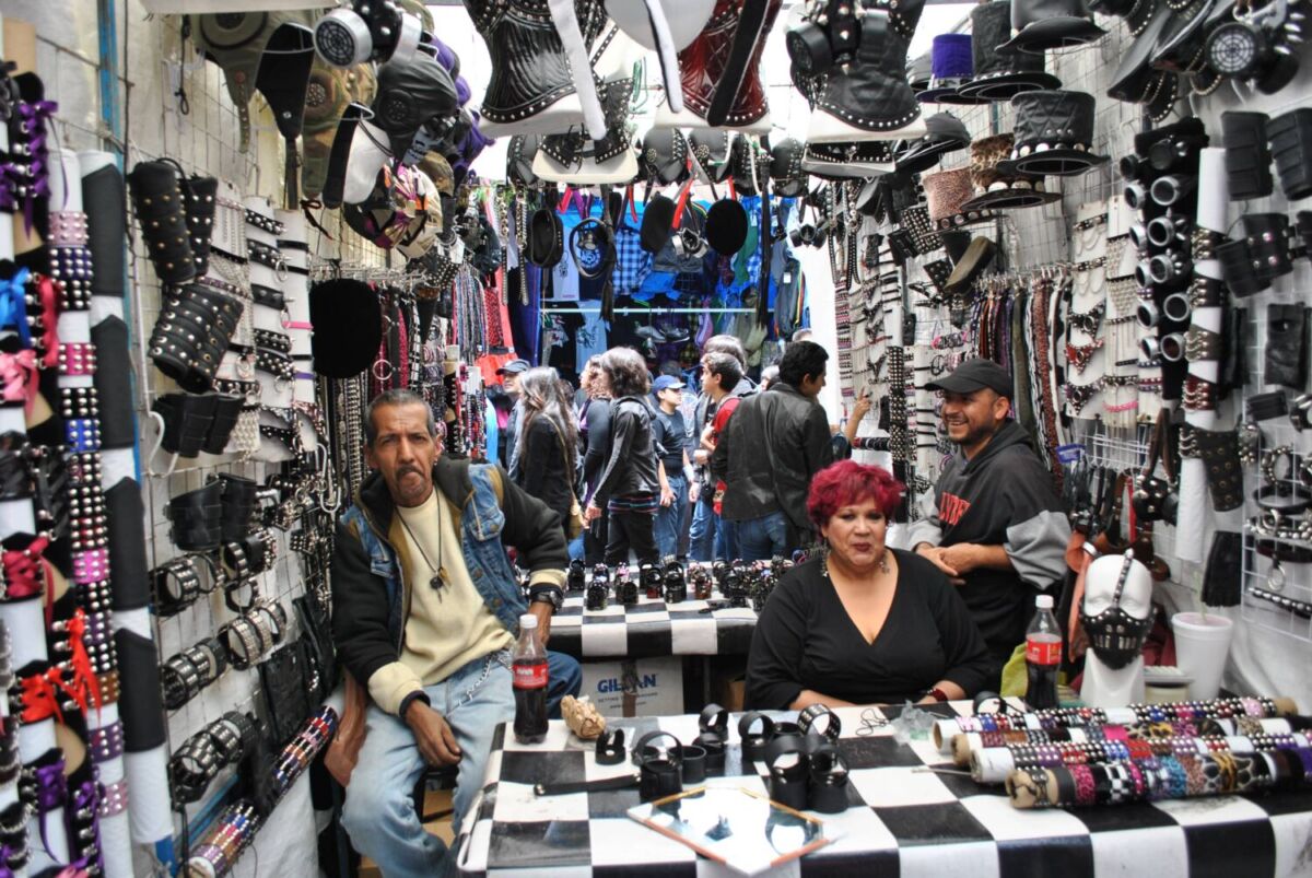 puesto en el tianguis cultural el chopo