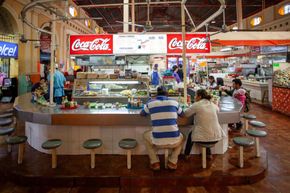 puesto dentro de un mercado 
