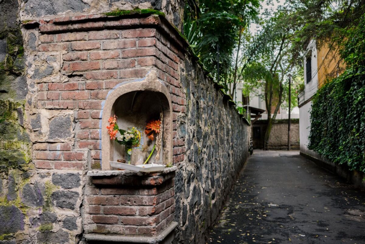 nicho de la virgen en el Callejón del Aguacate