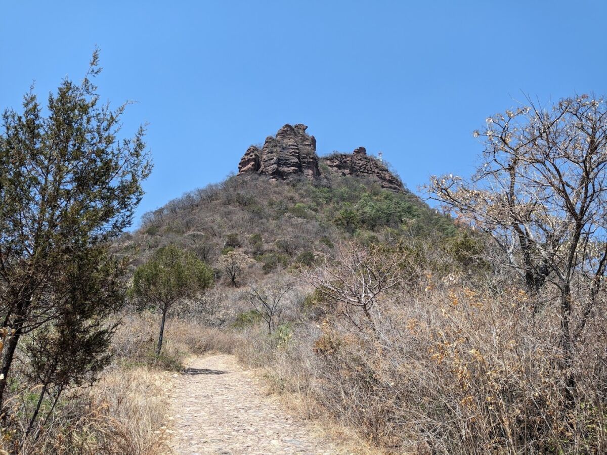 vista desde un sendero del Cerro de la Coyota, Michoacán