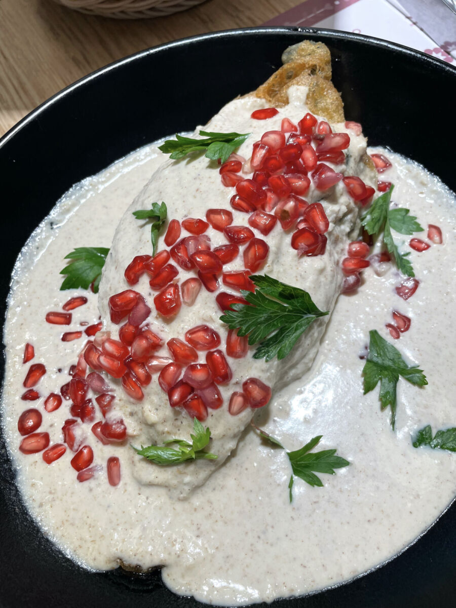 Chile en nogada tradicional capeado del restaurante Tagers