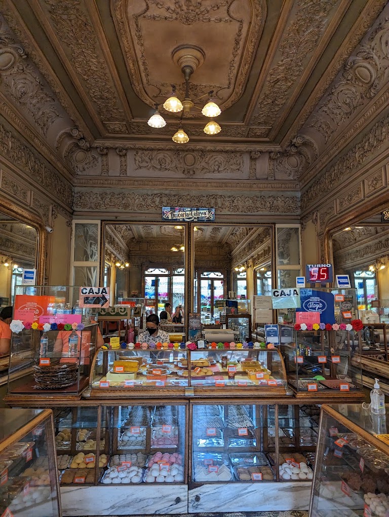 interior de una dulcería en CDMX