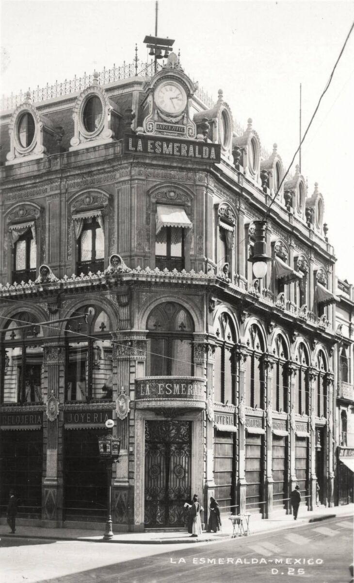 fotografía antigua del edificio la esmeralda