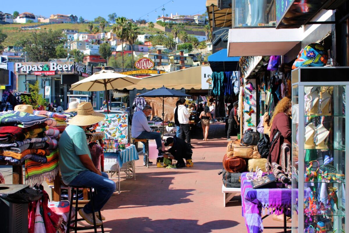 Centro de Ensenada Baja california, con tiendas de artesanías