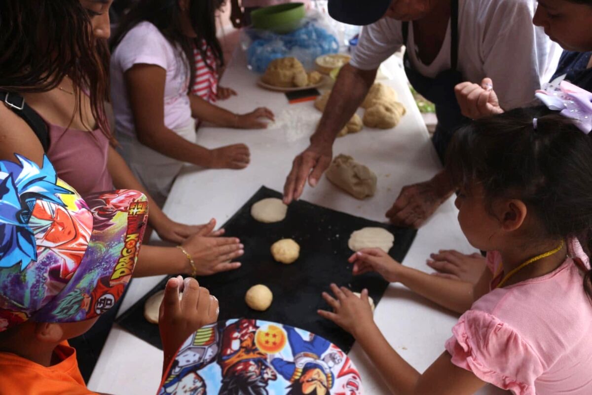 Taller de pan en la Feria del Queso, Pan y Rompope