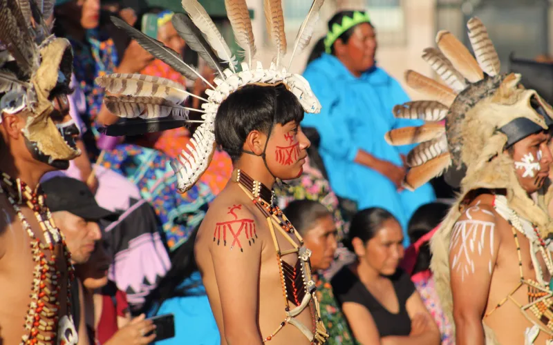 personas representando un baile tradicional originario de México