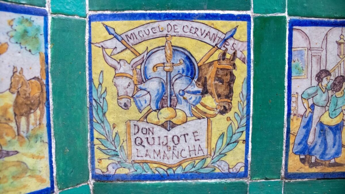 azulejo de talavera inspirado en Don Quijote de La Mancha 