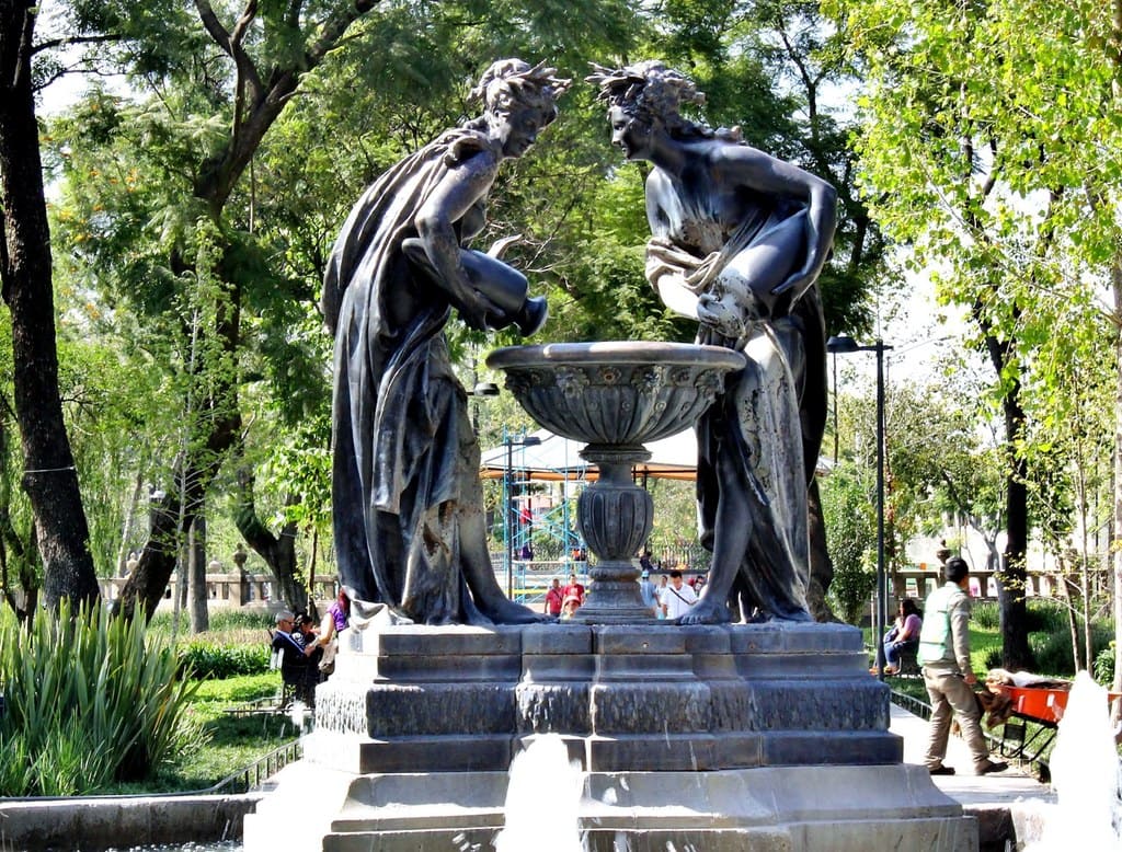 escultura de la Fuente de las Náyades en la alameda cdmx