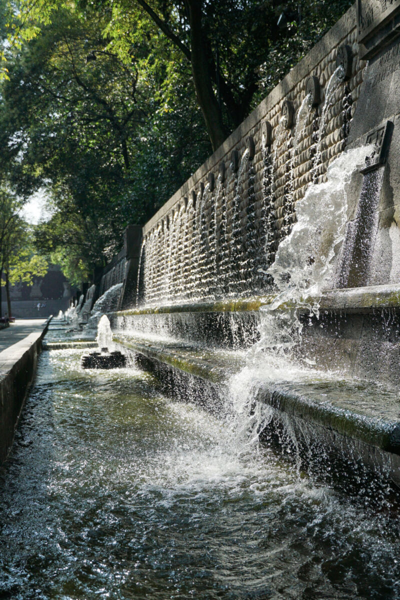 Fuente de Nezahualcóyotl en chapultepec encendida