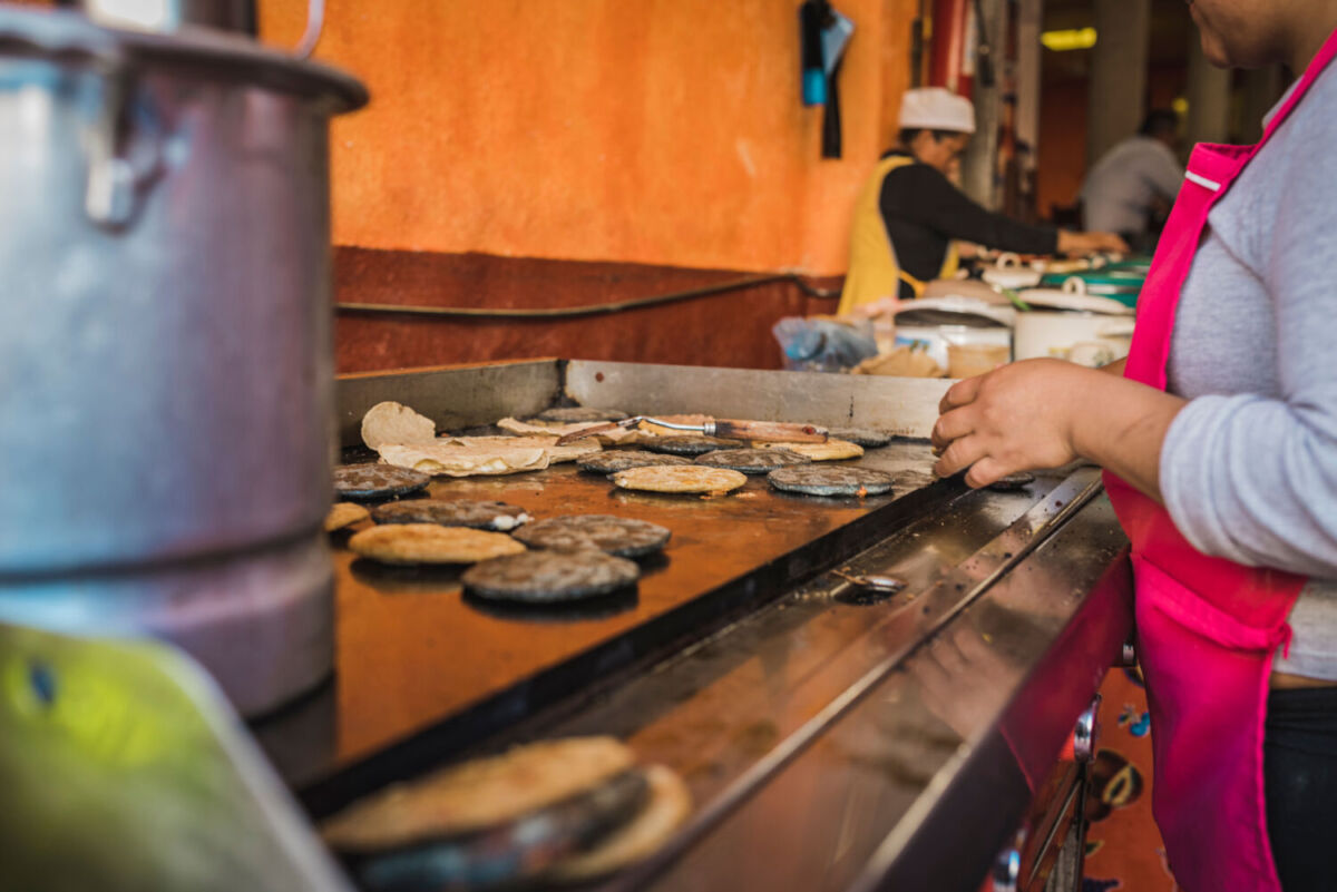 gorditas en el comal