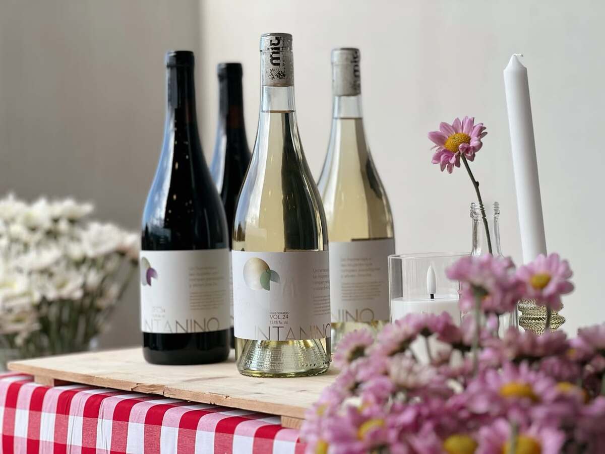 Las mujeres sí toman vino y también lo hacen: esta es la nueva etiqueta mexicana creada por mujeres