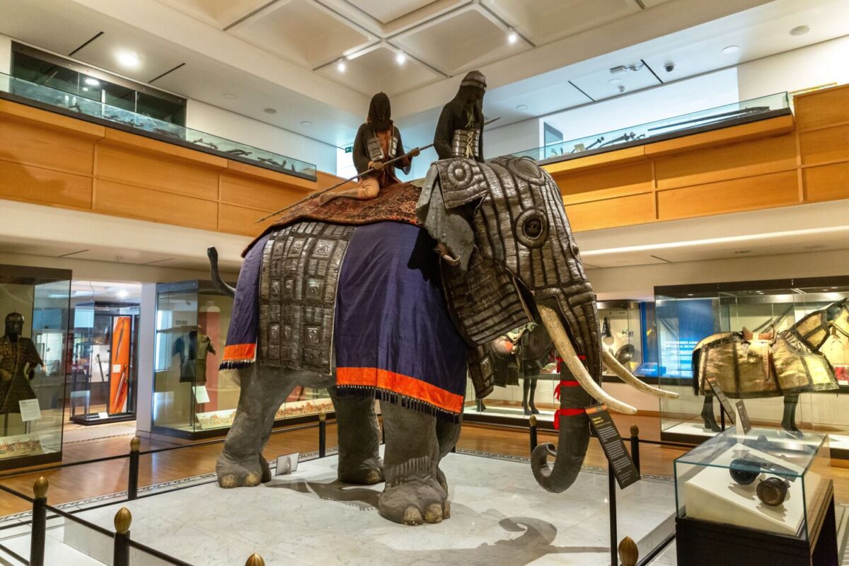 Exhibición de la armadura completa para un elefante en el Royal Armouries Museum en Leeds, Inglaterra