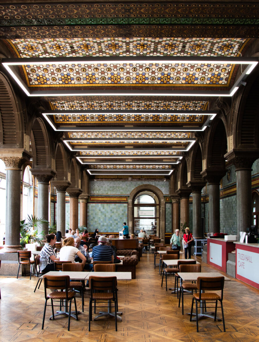 El espectacular Tiled Hall Café en Leeds, Inglaterra