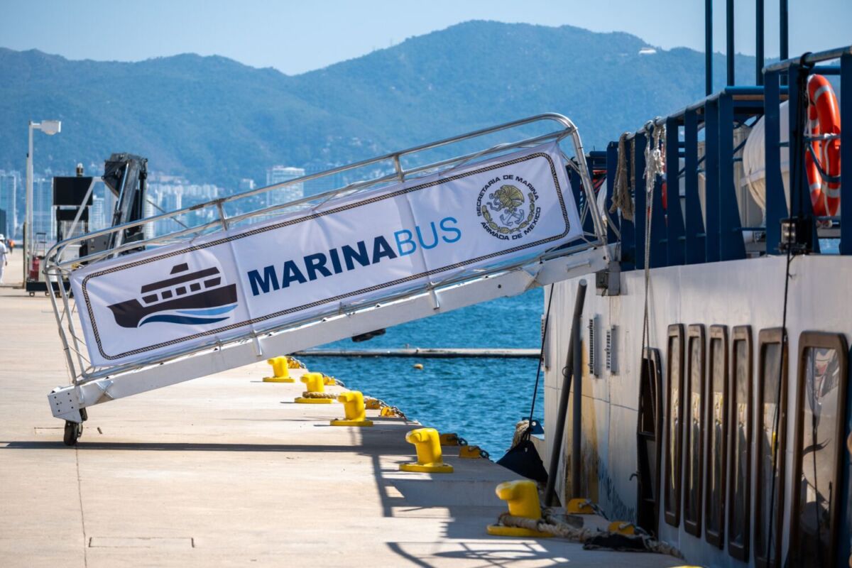 Subida al Marinabús de Acapulco 