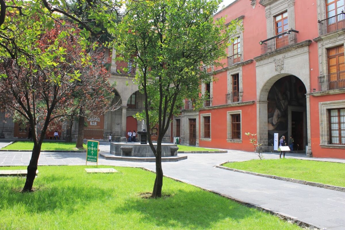 patio del Museo Nacional de las Culturas del Mundo