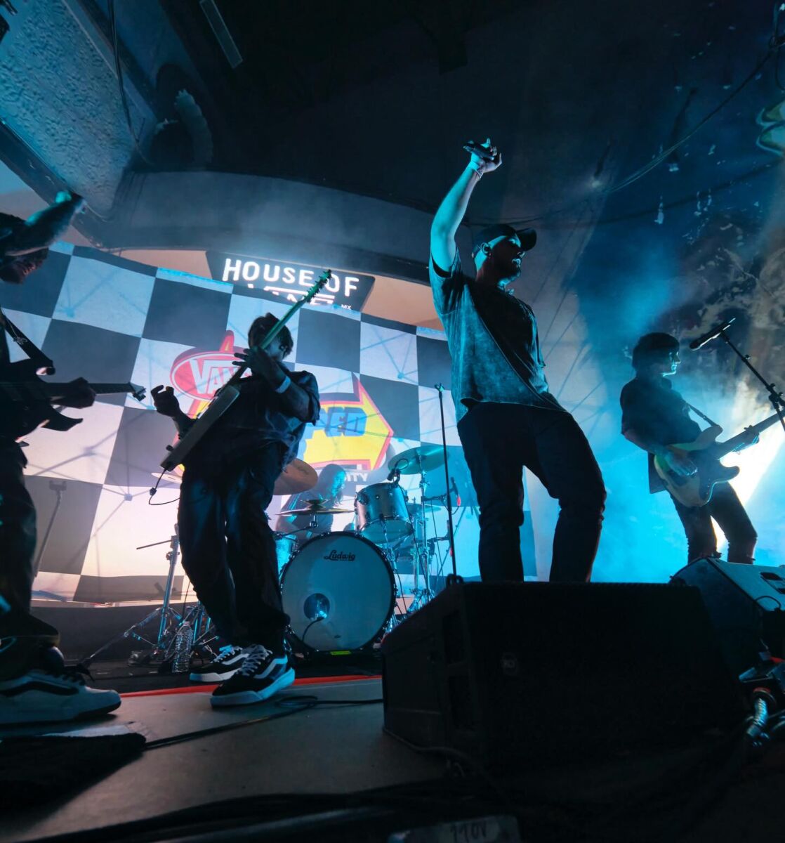 concierto de músicos en House of Vans